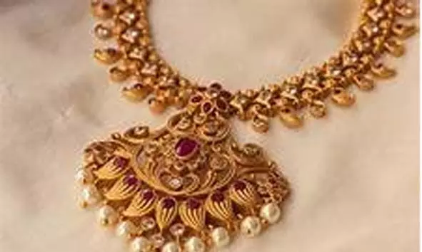 സംസ്ഥാനത്ത് സ്വര്ണവിലയില് 1,440 രൂപയുടെ ഇടിവ്; പവന് 91,720 രൂപ സംസ്ഥാനത്ത് സ്വര്ണവിലയില് 1,440 രൂപയുടെ ഇടിവ്; പവന് 91,720 രൂപ