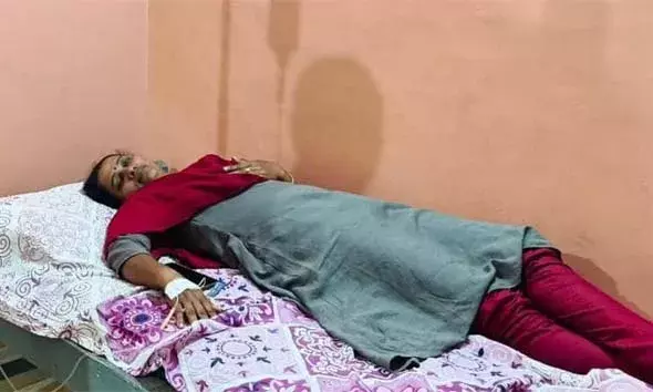 ജോലി സമ്മര്‍ദ്ദം; എസ്.ഐ.ആര്‍ ഫോം വിതരണം ചെയ്യാന്‍ പോകുന്നതിനിടെ കാസര്‍കോട്ട് ബി.എല്‍.ഒ കുഴഞ്ഞുവീണു