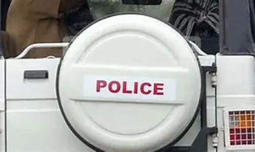 ചെര്ക്കളയില് കെട്ടിടത്തിന്റെ മൂന്നാംനിലയില് ചീട്ടുകളി; 14 പേര് അറസ്റ്റില് ചെര്ക്കളയില് കെട്ടിടത്തിന്റെ മൂന്നാംനിലയില് ചീട്ടുകളി; 14 പേര് അറസ്റ്റില്