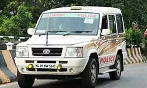 കാറിലെത്തിയ സംഘം ലോറി തടഞ്ഞ് ഡ്രൈവറെയും സഹായിയെയും മര്ദ്ദിച്ചതായി പരാതി കാറിലെത്തിയ സംഘം ലോറി തടഞ്ഞ് ഡ്രൈവറെയും സഹായിയെയും മര്ദ്ദിച്ചതായി പരാതി