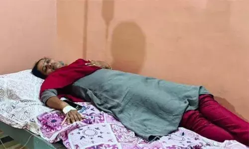 ജോലി സമ്മര്ദ്ദം; എസ്.ഐ.ആര് ഫോം വിതരണം ചെയ്യാന് പോകുന്നതിനിടെ കാസര്കോട്ട് ബി.എല്.ഒ കുഴഞ്ഞുവീണു ജോലി സമ്മര്ദ്ദം; എസ്.ഐ.ആര് ഫോം വിതരണം ചെയ്യാന് പോകുന്നതിനിടെ കാസര്കോട്ട് ബി.എല്.ഒ കുഴഞ്ഞുവീണു