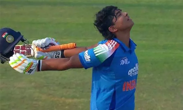 പോ, പോയി പന്തെറിയ്; മത്സരത്തിനിടെ പ്രകോപിപ്പിക്കാന് ശ്രമിച്ച പാക്ക് പേസറുടെ വായ അടപ്പിച്ച് വൈഭവ് സൂര്യവംശി പോ, പോയി പന്തെറിയ്; മത്സരത്തിനിടെ പ്രകോപിപ്പിക്കാന് ശ്രമിച്ച പാക്ക് പേസറുടെ വായ അടപ്പിച്ച് വൈഭവ് സൂര്യവംശി