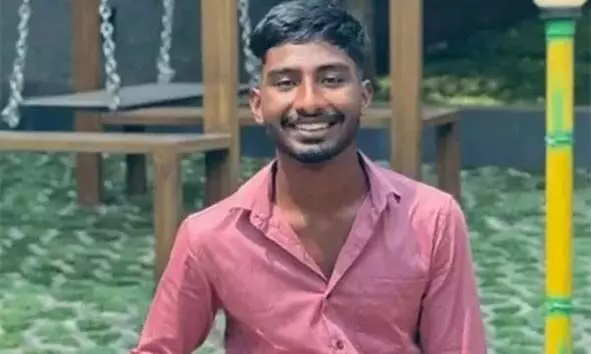 കര്ണാടകയില് താമസിച്ച് പഠിക്കുകയായിരുന്ന മലയാളി വിദ്യാര്ത്ഥിയെ കാണാനില്ലെന്ന് പരാതി കര്ണാടകയില് താമസിച്ച് പഠിക്കുകയായിരുന്ന മലയാളി വിദ്യാര്ത്ഥിയെ കാണാനില്ലെന്ന് പരാതി