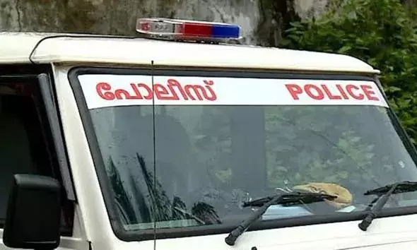 പാലത്തായി പീഡനക്കേസിലെ പ്രതിയെ ശിക്ഷിച്ച കോടതി വിധിയില്‍ ആഹ്ലാദ പ്രകടനം; പടക്കം പൊട്ടി സ്ത്രീക്ക് പരുക്ക്