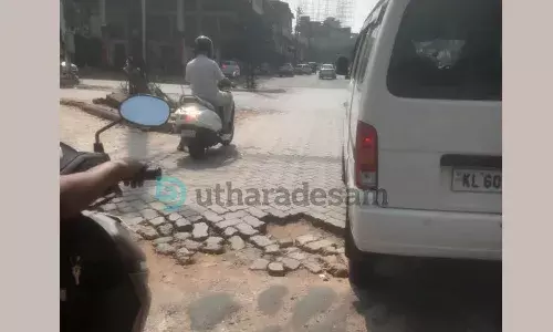 പഴയ പ്രസ്‌ക്ലബ് ജംഗ്ഷനില്‍ ഇന്റര്‍ലോക്ക് പരീക്ഷണവും പാളി; റോഡ് തകര്‍ന്നതോടെ യാത്രാ ദുരിതവും ഗതാഗത കുരുക്കും