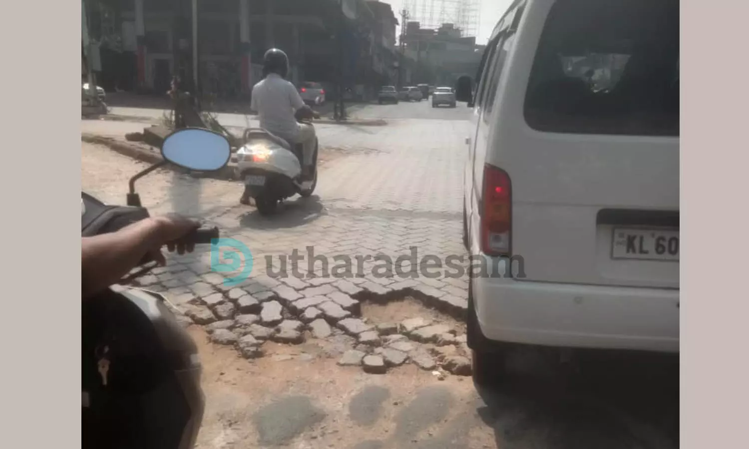 പഴയ പ്രസ്ക്ലബ് ജംഗ്ഷനില് ഇന്റര്ലോക്ക് പരീക്ഷണവും പാളി; റോഡ് തകര്ന്നതോടെ യാത്രാ ദുരിതവും ഗതാഗത കുരുക്കും പഴയ പ്രസ്ക്ലബ് ജംഗ്ഷനില് ഇന്റര്ലോക്ക് പരീക്ഷണവും പാളി; റോഡ് തകര്ന്നതോടെ യാത്രാ ദുരിതവും ഗതാഗത കുരുക്കും