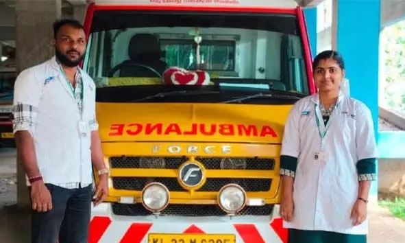 ആശുപത്രിയിലേക്കുള്ള യാത്രാമധ്യേ കനിവ് 108 ആംബുലന്‍സില്‍ യുവതിക്ക് സുഖപ്രസവം; അമ്മയ്ക്കും കുഞ്ഞിനും രക്ഷകരായി ജീവനക്കാര്‍