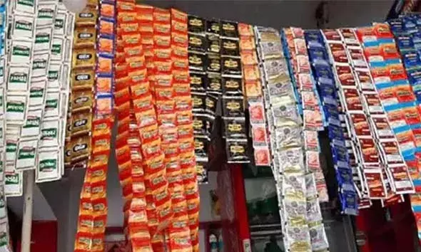 കാറില്‍ കടത്തിയ 112 പാക്കറ്റ് പുകയില ഉല്‍പ്പന്നങ്ങളുമായി യുവാവ് പിടിയില്‍