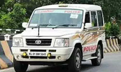 16 കാരനെ പീഡിപ്പിച്ച കേസില് ഉപജില്ലാ വിദ്യാഭ്യാസ ഓഫീസര് ഉള്പ്പെടെയുള്ളവര്ക്കെതിരെ കുറ്റപത്രം സമര്പ്പിച്ചു 16 കാരനെ പീഡിപ്പിച്ച കേസില് ഉപജില്ലാ വിദ്യാഭ്യാസ ഓഫീസര് ഉള്പ്പെടെയുള്ളവര്ക്കെതിരെ കുറ്റപത്രം സമര്പ്പിച്ചു