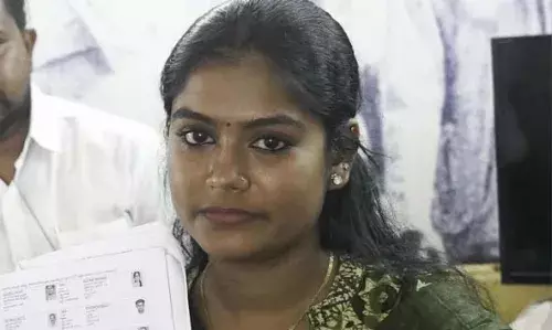 വോട്ടര് പട്ടികയില് പേര് ഉള്പ്പെടുത്തും; വൈഷ്ണ സുരേഷിന് മത്സരിക്കാം; തിരഞ്ഞെടുപ്പ് കമ്മീഷന് വോട്ടര് പട്ടികയില് പേര് ഉള്പ്പെടുത്തും; വൈഷ്ണ സുരേഷിന് മത്സരിക്കാം; തിരഞ്ഞെടുപ്പ് കമ്മീഷന്