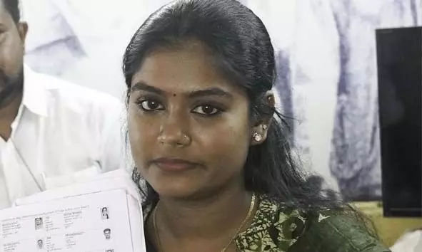 വോട്ടര് പട്ടികയില് പേര് ഉള്പ്പെടുത്തും; വൈഷ്ണ സുരേഷിന് മത്സരിക്കാം; തിരഞ്ഞെടുപ്പ് കമ്മീഷന് വോട്ടര് പട്ടികയില് പേര് ഉള്പ്പെടുത്തും; വൈഷ്ണ സുരേഷിന് മത്സരിക്കാം; തിരഞ്ഞെടുപ്പ് കമ്മീഷന്