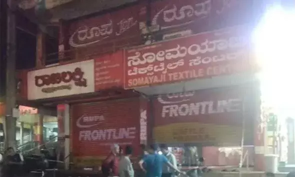 കുടുംബവഴക്ക്; ബുര്‍ഖ ധരിച്ച് ടെക്‌സ്‌റ്റൈല്‍സിലെത്തി കട ഉടമയെ കത്തികൊണ്ട് കുത്തിപ്പരിക്കേല്‍പ്പിച്ചു; ഭാര്യക്കെതിരെ കേസ്