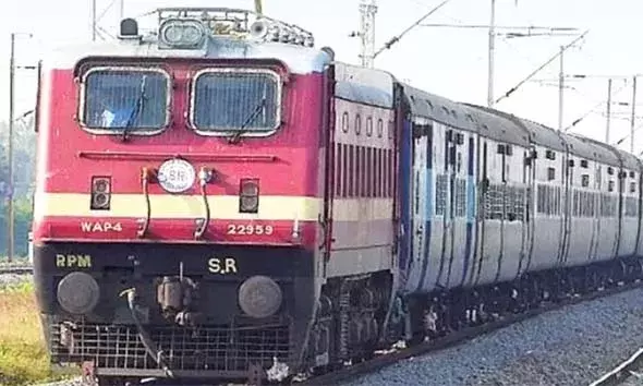 ട്രെയിനില്‍ ഉറങ്ങിക്കിടന്ന യാത്രക്കാരന്റെ മൊബൈല്‍ ഫോണ്‍ കവര്‍ന്നു; പ്രതി അറസ്റ്റില്‍