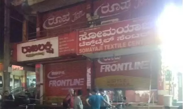 കുടുംബവഴക്ക്; ബുര്ഖ ധരിച്ച് ടെക്സ്റ്റൈല്സിലെത്തി കട ഉടമയെ കത്തികൊണ്ട് കുത്തിപ്പരിക്കേല്പ്പിച്ചു; ഭാര്യക്കെതിരെ കേസ് കുടുംബവഴക്ക്; ബുര്ഖ ധരിച്ച് ടെക്സ്റ്റൈല്സിലെത്തി കട ഉടമയെ കത്തികൊണ്ട് കുത്തിപ്പരിക്കേല്പ്പിച്ചു; ഭാര്യക്കെതിരെ കേസ്