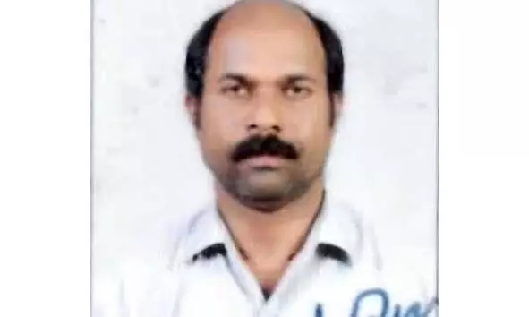 ജോലിക്കിടെ നെഞ്ചുവേദന അനുഭവപ്പെട്ട കായിക അധ്യാപകന് കുഴഞ്ഞുവീണ് മരിച്ചു ജോലിക്കിടെ നെഞ്ചുവേദന അനുഭവപ്പെട്ട കായിക അധ്യാപകന് കുഴഞ്ഞുവീണ് മരിച്ചു