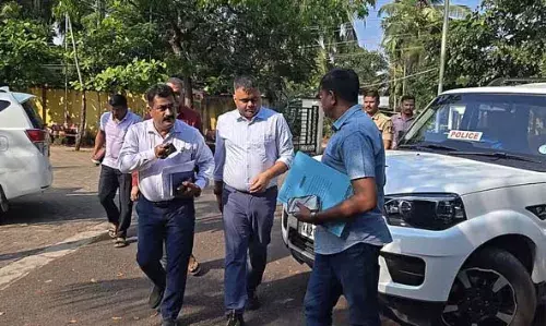 ധര്മ്മസ്ഥല കൂട്ട ശവസംസ്കാര കേസിലെ ഗൂഢാലോചന; 3,923 പേജുള്ള ഇടക്കാല റിപ്പോര്ട്ട് സമര്പ്പിച്ച് എസ്.ഐ.ടി ധര്മ്മസ്ഥല കൂട്ട ശവസംസ്കാര കേസിലെ ഗൂഢാലോചന; 3,923 പേജുള്ള ഇടക്കാല റിപ്പോര്ട്ട് സമര്പ്പിച്ച് എസ്.ഐ.ടി