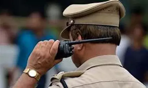 ബസ് യാത്രയ്ക്കിടെ ബാഗില് സൂക്ഷിച്ചിരുന്ന ദമ്പതികളുടെ 14 ലക്ഷം രൂപയുടെ ആഭരണങ്ങള് മോഷണം പോയതായി പരാതി ബസ് യാത്രയ്ക്കിടെ ബാഗില് സൂക്ഷിച്ചിരുന്ന ദമ്പതികളുടെ 14 ലക്ഷം രൂപയുടെ ആഭരണങ്ങള് മോഷണം പോയതായി പരാതി