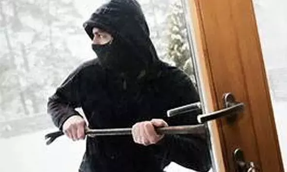 പച്ചക്കറിക്കടയുടെ പൂട്ട് തകര്‍ത്ത് പണവും സി.സി.ടി.വിയും കവര്‍ന്നു