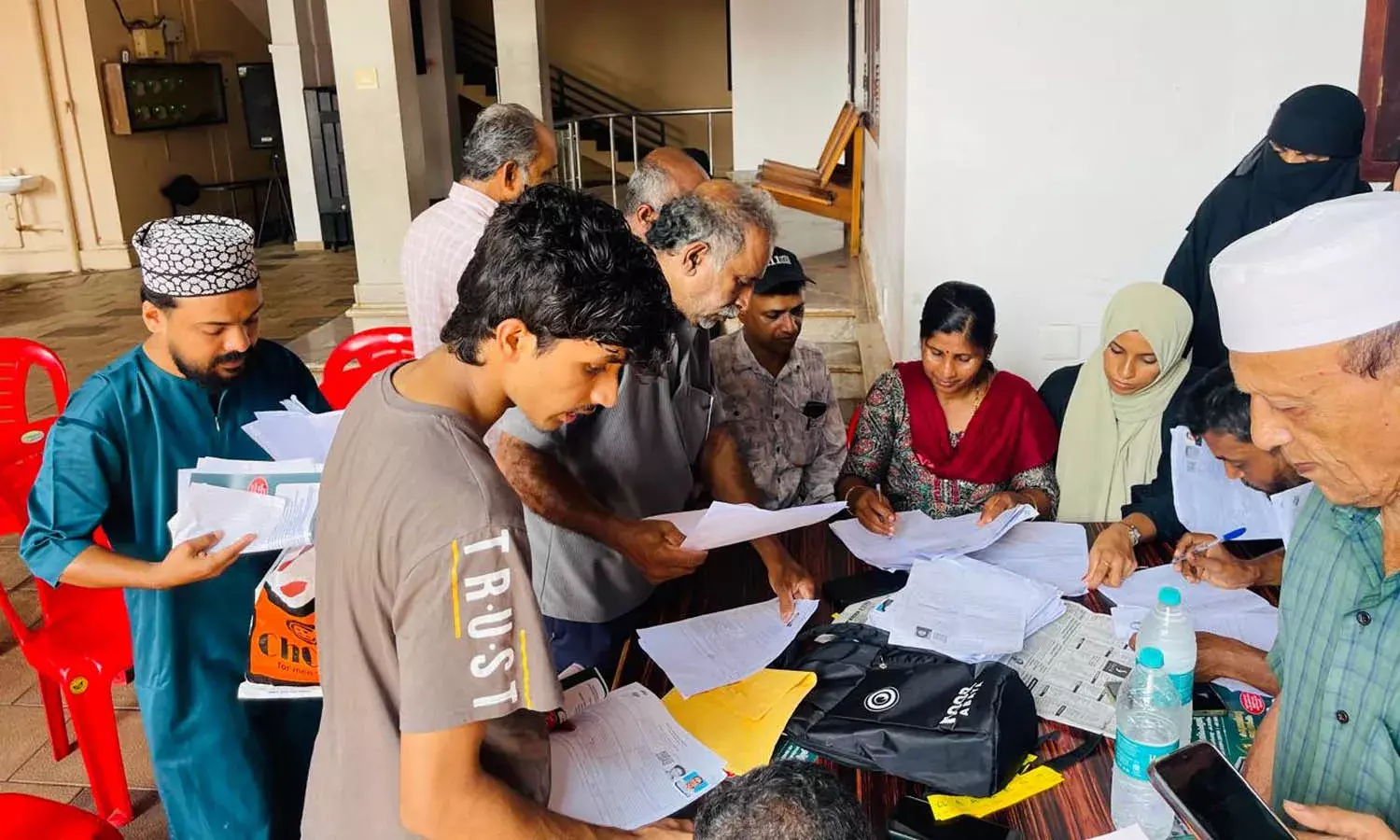 എസ്.ഐ.ആര്‍: ബി.എല്‍.ഒ ആപ്പ് വോട്ടര്‍മാര്‍ക്കും  ബി.എല്‍. ഒമാര്‍ക്കും ആപ്പാകുന്നു, നെറ്റ്‌വര്‍ക്ക് പ്രശ്‌നം രൂക്ഷം