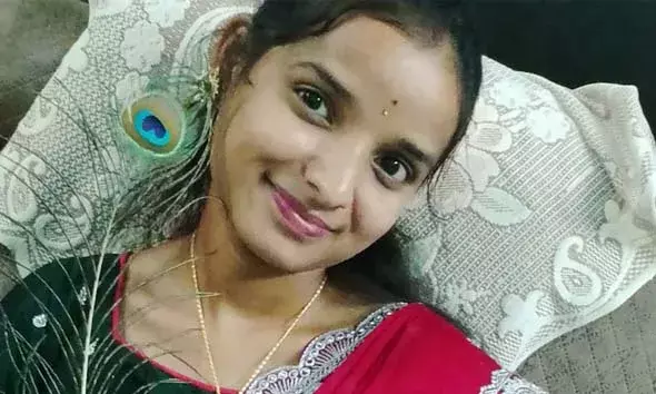 21കാരിയായ കോളേജ് വിദ്യാര്‍ത്ഥിനി വാടകമുറിയില്‍ മരിച്ച നിലയില്‍; ഒപ്പമുണ്ടായിരുന്ന ആണ്‍സുഹൃത്തിനെ പൊലീസ്  തിരയുന്നു
