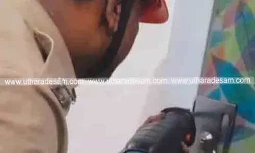 അബദ്ധത്തില് വാതില് ലോക്കായി; മൂന്നുവയസുകാരന് ഒരു മണിക്കൂറോളം പ്രാര്ത്ഥനാമുറിയില് കുടുങ്ങി അബദ്ധത്തില് വാതില് ലോക്കായി; മൂന്നുവയസുകാരന് ഒരു മണിക്കൂറോളം പ്രാര്ത്ഥനാമുറിയില് കുടുങ്ങി