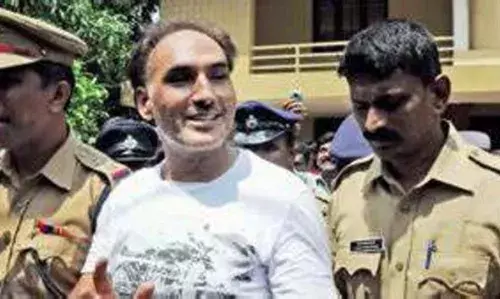 സംശയാസ്പദമായി ഒന്നുമില്ല; കസ്റ്റഡിയിലെടുത്ത കുപ്രസിദ്ധ മോഷ്ടാവ് ബണ്ടി ചോറിനെ വിട്ടയച്ചു സംശയാസ്പദമായി ഒന്നുമില്ല; കസ്റ്റഡിയിലെടുത്ത കുപ്രസിദ്ധ മോഷ്ടാവ് ബണ്ടി ചോറിനെ വിട്ടയച്ചു