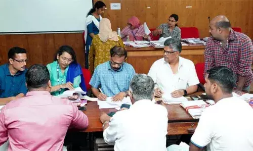 തദ്ദേശ തിരഞ്ഞെടുപ്പ്: താല്ക്കാലിക ഡാറ്റ പ്രകാരം സംസ്ഥാനത്ത് മത്സരരംഗത്തുള്ളത് 72,005 സ്ഥാനാര്ത്ഥികള് തദ്ദേശ തിരഞ്ഞെടുപ്പ്: താല്ക്കാലിക ഡാറ്റ പ്രകാരം സംസ്ഥാനത്ത് മത്സരരംഗത്തുള്ളത് 72,005 സ്ഥാനാര്ത്ഥികള്