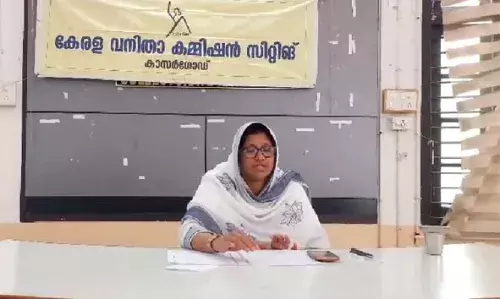 അതിക്രമത്തിന് ഇരയാകുന്ന സ്ത്രീകളെ തെറ്റായ രീതിയില് ചിത്രീകരിക്കുന്ന സമൂഹത്തിന്റെ രീതി മാറണം; സംസ്ഥാന വനിതാ കമ്മീഷന് അംഗം അതിക്രമത്തിന് ഇരയാകുന്ന സ്ത്രീകളെ തെറ്റായ രീതിയില് ചിത്രീകരിക്കുന്ന സമൂഹത്തിന്റെ രീതി മാറണം; സംസ്ഥാന വനിതാ കമ്മീഷന് അംഗം
