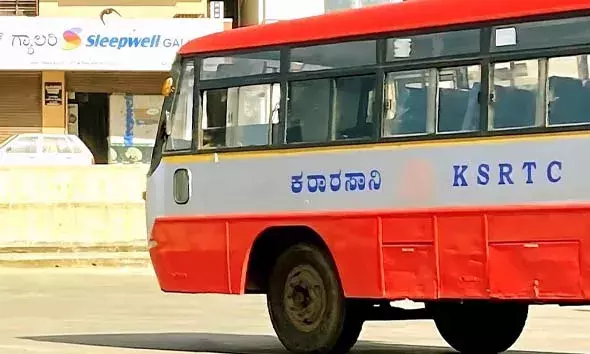 കോളേജ് വിദ്യാര്‍ത്ഥിനിയെ ബസില്‍ നിന്നിറക്കിവിട്ടു; കര്‍ണ്ണാടക ട്രാന്‍സ്പോര്‍ട്ട് ബസ് കണ്ടക്ടര്‍ക്കെതിരെ കേസ്