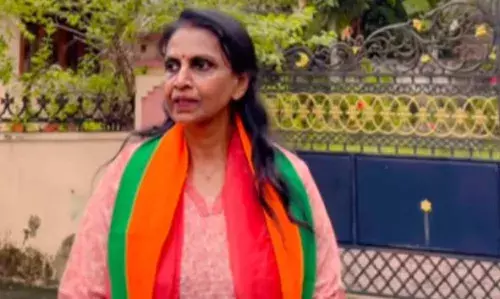 ആര് ശ്രീലേഖയുടെ ഐപിഎസ് വെട്ടി തിരഞ്ഞെടുപ്പ് കമ്മിഷന്; നടപടി ആം ആദ്മി പാര്ട്ടി സ്ഥാനാര്ഥിയുടെ പരാതിയില് ആര് ശ്രീലേഖയുടെ ഐപിഎസ് വെട്ടി തിരഞ്ഞെടുപ്പ് കമ്മിഷന്; നടപടി ആം ആദ്മി പാര്ട്ടി സ്ഥാനാര്ഥിയുടെ പരാതിയില്