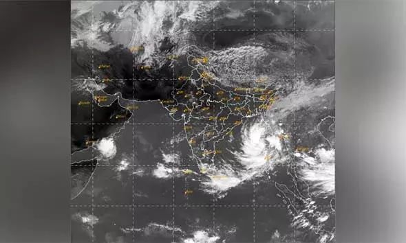 അതി തീവ്ര ന്യൂനമര്‍ദ്ദം ഡിറ്റ് വാ ചുഴലിക്കാറ്റായി ശക്തിപ്രാപിച്ചു; അടുത്ത 5 ദിവസം കേരളത്തിലും മഴയ്ക്ക് സാധ്യത