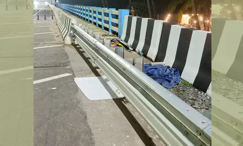 ദേശീയപാത: മൊഗ്രാല് പാലത്തില് നടപ്പാതയുണ്ട്; പക്ഷെ വഴിയില്ല ദേശീയപാത: മൊഗ്രാല് പാലത്തില് നടപ്പാതയുണ്ട്; പക്ഷെ വഴിയില്ല