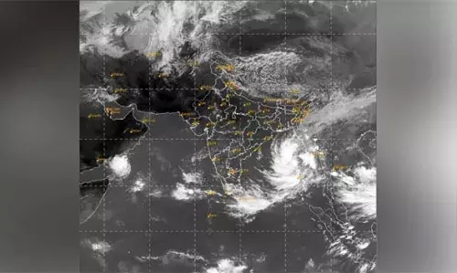 അതി തീവ്ര ന്യൂനമര്ദ്ദം ഡിറ്റ് വാ ചുഴലിക്കാറ്റായി ശക്തിപ്രാപിച്ചു; അടുത്ത 5 ദിവസം കേരളത്തിലും മഴയ്ക്ക് സാധ്യത അതി തീവ്ര ന്യൂനമര്ദ്ദം ഡിറ്റ് വാ ചുഴലിക്കാറ്റായി ശക്തിപ്രാപിച്ചു; അടുത്ത 5 ദിവസം കേരളത്തിലും മഴയ്ക്ക് സാധ്യത