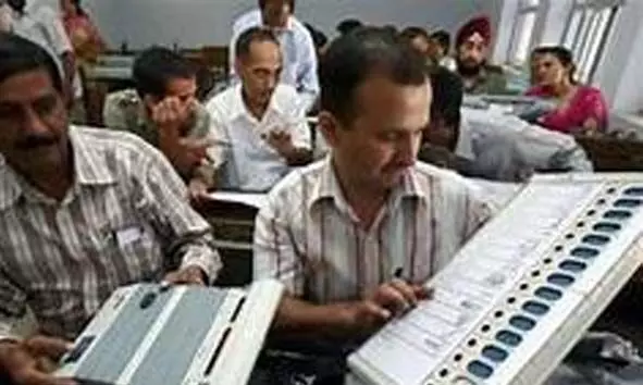 തദ്ദേശ തിരഞ്ഞെടുപ്പ്; അടിസ്ഥാന സൗകര്യങ്ങള് അടക്കം ഉള്പ്പെടുത്തി ഒരുങ്ങുന്നത് 33,711 പോളിംഗ് സ്റ്റേഷനുകള് തദ്ദേശ തിരഞ്ഞെടുപ്പ്; അടിസ്ഥാന സൗകര്യങ്ങള് അടക്കം ഉള്പ്പെടുത്തി ഒരുങ്ങുന്നത് 33,711 പോളിംഗ് സ്റ്റേഷനുകള്