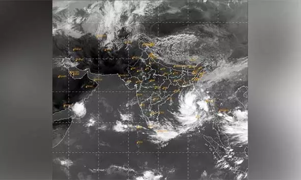 അതി തീവ്ര ന്യൂനമര്‍ദ്ദം ഡിറ്റ് വാ ചുഴലിക്കാറ്റായി ശക്തിപ്രാപിച്ചു; അടുത്ത 5 ദിവസം കേരളത്തിലും മഴയ്ക്ക് സാധ്യത