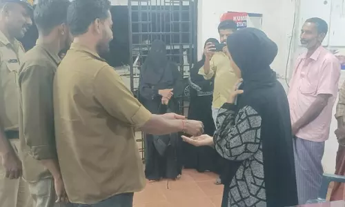 സ്വര്‍ണ്ണ കൈ ചെയിന്‍ ഉടമക്ക് തിരികെ നല്‍കി ബസ് ജീവനക്കാര്‍ മാതൃകയായി