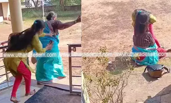 ഗ്രാമപഞ്ചായത്ത് ഓഫീസിന് മുന്നില്‍ അമ്മയെ മകള്‍ ക്രൂരമായി ആക്രമിക്കുന്നതിന്റെ നടുക്കുന്ന ദൃശ്യങ്ങള്‍ പുറത്ത്