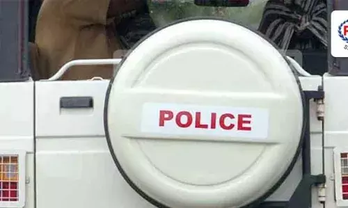 ഓട്ടോയിടിച്ച് കാറിന്റെ ഗ്ലാസ് തകര്ന്നു; ചോദ്യം ചെയ്തപ്പോള് മര്ദ്ദനം ഓട്ടോയിടിച്ച് കാറിന്റെ ഗ്ലാസ് തകര്ന്നു; ചോദ്യം ചെയ്തപ്പോള് മര്ദ്ദനം