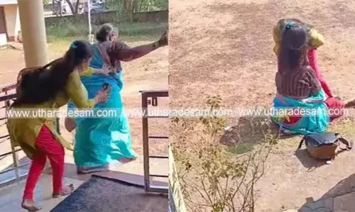 ഗ്രാമപഞ്ചായത്ത് ഓഫീസിന് മുന്നില്‍ അമ്മയെ മകള്‍ ക്രൂരമായി ആക്രമിക്കുന്നതിന്റെ നടുക്കുന്ന ദൃശ്യങ്ങള്‍ പുറത്ത്