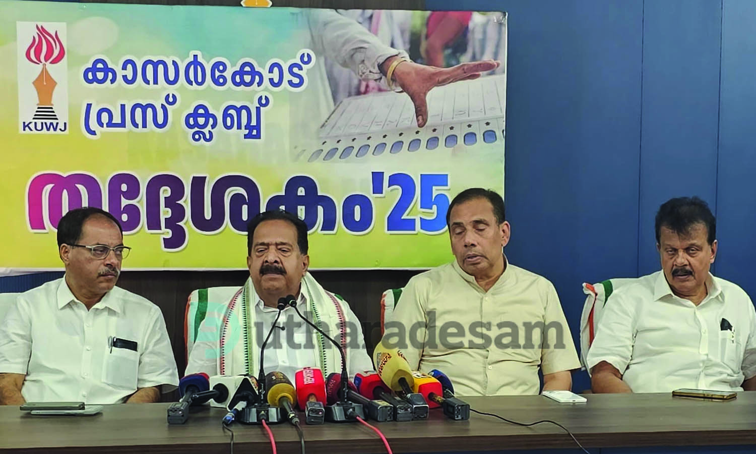 സി.പി.എമ്മിന് ബി.ജെ.പിയെ പോലെ വര്‍ഗീയ നിലപാട്; കേരളത്തില്‍  യു.ഡി.എഫിന് അനുകൂലമായ സാഹചര്യം -രമേശ് ചെന്നിത്തല