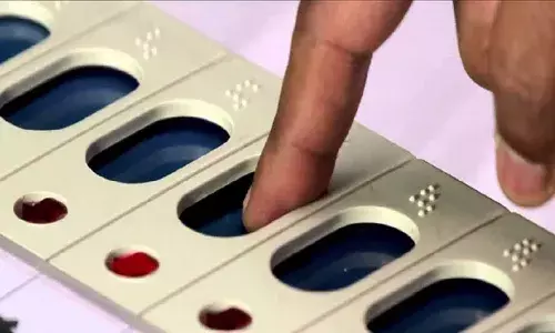 കാസര്കോട് നഗരസഭയില് സീറ്റ് വര്ധിപ്പിക്കാന് മുസ്ലിംലീഗും ഭരണം പിടിച്ചെടുക്കാന് ബി.ജെ.പിയും പൊരിഞ്ഞ പോരാട്ടത്തില് കാസര്കോട് നഗരസഭയില് സീറ്റ് വര്ധിപ്പിക്കാന് മുസ്ലിംലീഗും ഭരണം പിടിച്ചെടുക്കാന് ബി.ജെ.പിയും പൊരിഞ്ഞ പോരാട്ടത്തില്