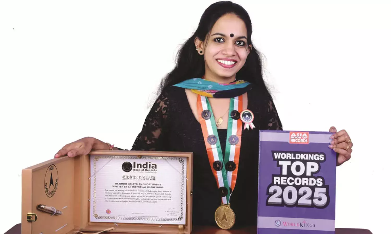 ഒരു മണിക്കൂറിനുള്ളില്‍ 93 ചെറുകവിത; ഇന്ത്യാ ബുക്ക് ഓഫ് റോക്കോര്‍ഡില്‍  ഇടം നേടി മിഥുഷ മുകേഷ്
