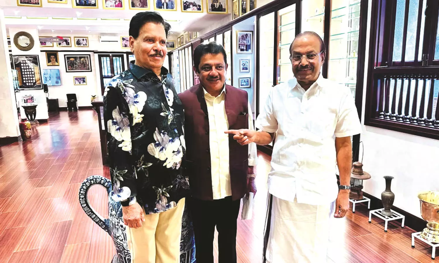 പി.കെ കുഞ്ഞാലിക്കുട്ടിയും കര്‍ണാടക മന്ത്രി സമീര്‍ അഹ്മദ് ഖാനും തെരുവത്ത് മെമ്മോയിര്‍സില്‍