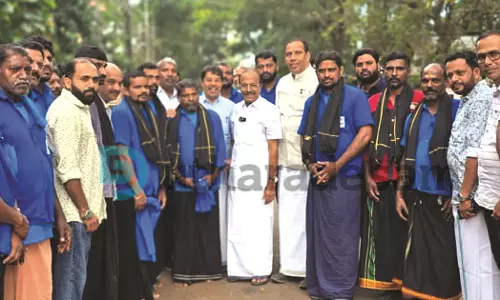 ശബരിമല തീര്ത്ഥാടകരെ യാത്രയാക്കി കേരളം മതസൗഹാര്ദ്ദത്തിന്റെ വിളനിലം-പി.കെ. കുഞ്ഞാലിക്കുട്ടി ശബരിമല തീര്ത്ഥാടകരെ യാത്രയാക്കി കേരളം മതസൗഹാര്ദ്ദത്തിന്റെ വിളനിലം-പി.കെ. കുഞ്ഞാലിക്കുട്ടി