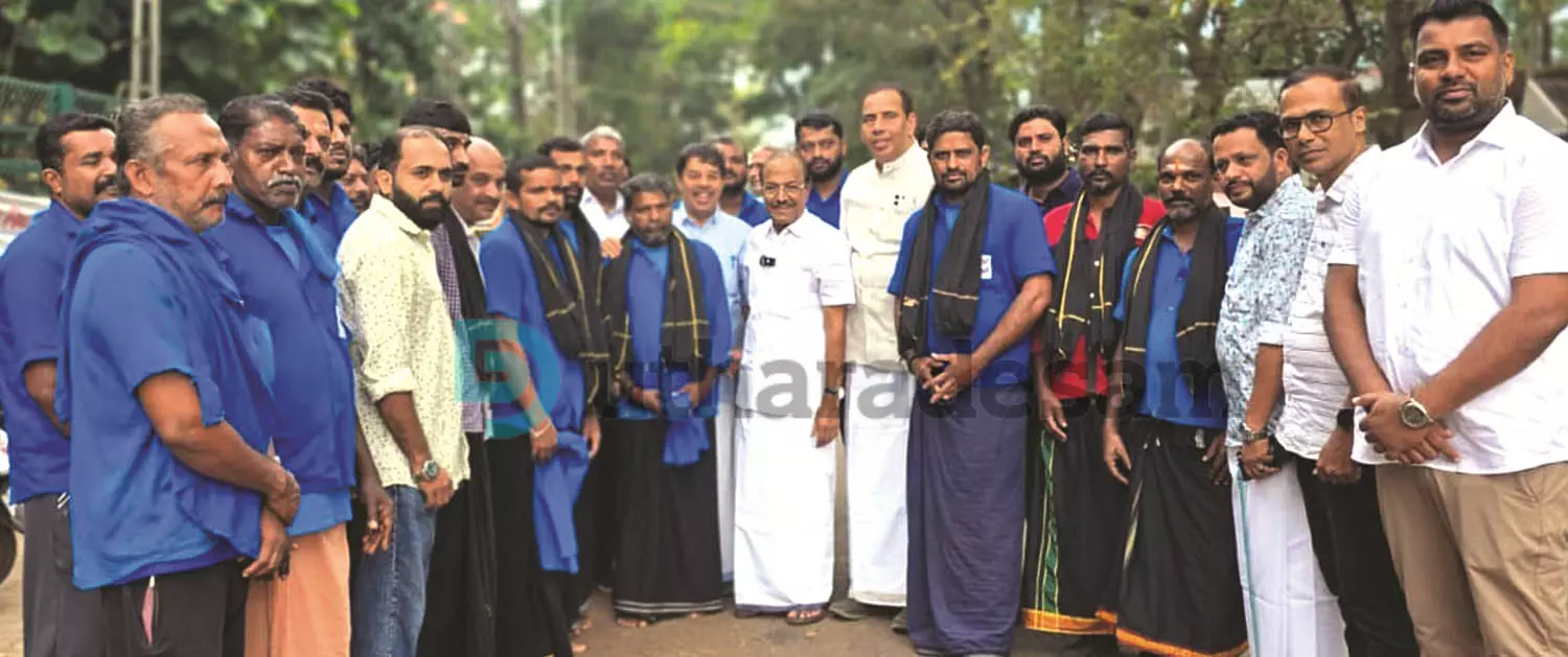 ശബരിമല തീര്ത്ഥാടകരെ യാത്രയാക്കി കേരളം മതസൗഹാര്ദ്ദത്തിന്റെ വിളനിലം-പി.കെ. കുഞ്ഞാലിക്കുട്ടി ശബരിമല തീര്ത്ഥാടകരെ യാത്രയാക്കി കേരളം മതസൗഹാര്ദ്ദത്തിന്റെ വിളനിലം-പി.കെ. കുഞ്ഞാലിക്കുട്ടി