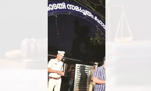 രാഹുല്‍ കീഴടങ്ങുമെന്ന അഭ്യൂഹം; ഹൊസ്ദുര്‍ഗ്  കോടതി പരിസരത്ത് ഉദ്വേഗമുറ്റിനിന്ന മണിക്കൂറുകള്‍