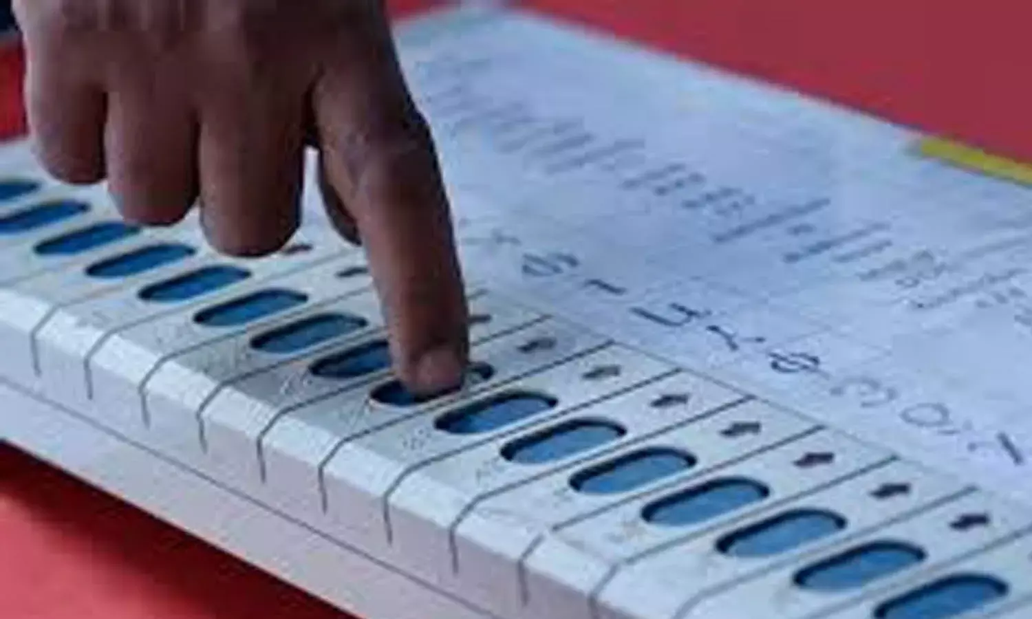 സ്ഥാനാര്‍ത്ഥികളുടെ പ്രചരണ ബോര്‍ഡുകള്‍ നശിപ്പിച്ചു; മൂന്ന് കേസുകള്‍ രജിസ്റ്റര്‍ ചെയ്തു