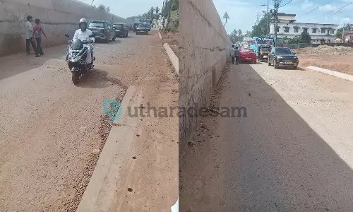 ചെര്ക്കളയില് സര്വീസ് റോഡുകളുടെ അറ്റകുറ്റപ്പണികള് ഇപ്പോഴും മന്ദഗതിയില് ചെര്ക്കളയില് സര്വീസ് റോഡുകളുടെ അറ്റകുറ്റപ്പണികള് ഇപ്പോഴും മന്ദഗതിയില്