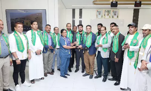 ദുബായ് ബ്ലഡ് ഡൊണേഷന്: സിജി ജോര്ജിന് കെ.എം.സി.സി ഉപഹാരം നല്കി ദുബായ് ബ്ലഡ് ഡൊണേഷന്: സിജി ജോര്ജിന് കെ.എം.സി.സി ഉപഹാരം നല്കി