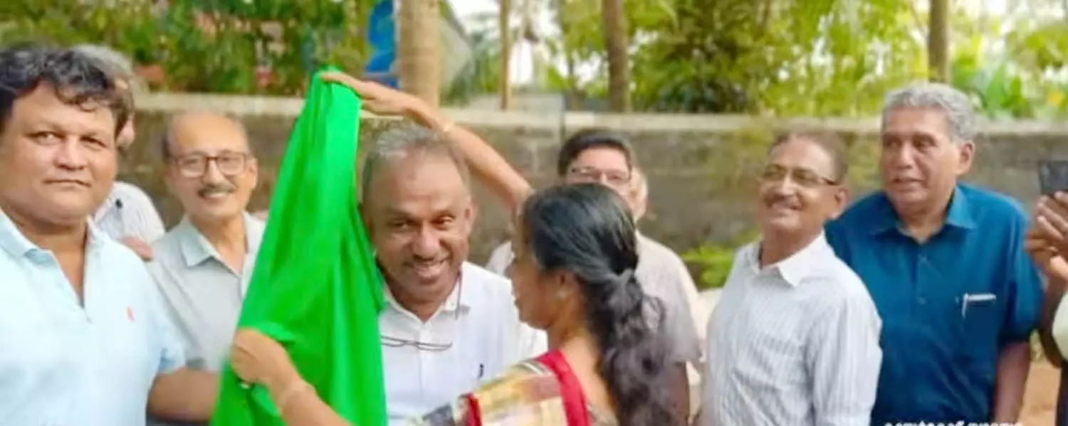 സ്ഥാനാര്ത്ഥിക്കൊരുക്കിയ ചായ സല്ക്കാരത്തില് നൂറ് കണക്കിനാളുകള് സ്ഥാനാര്ത്ഥിക്കൊരുക്കിയ ചായ സല്ക്കാരത്തില് നൂറ് കണക്കിനാളുകള്